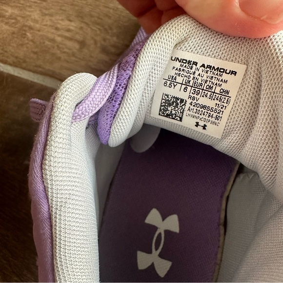 Big Boys Under Armour sneakers - Picture 7 of 7